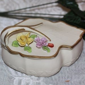 Capodimonte Cream Dresser Trinket Box Rose Flower